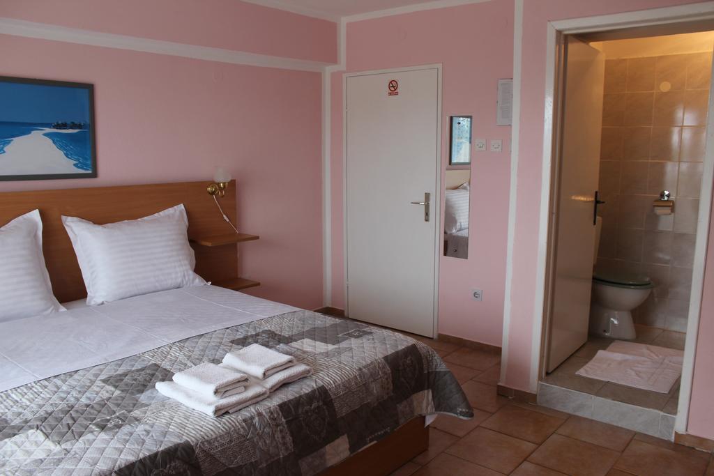 Pansion Begic Hotel Omis Room photo